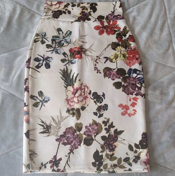 Floral Midi Skirt - Picture 2 of 4
